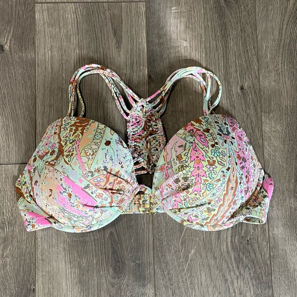 Victoria’s Secret bikini top. - Picture 2 of 8